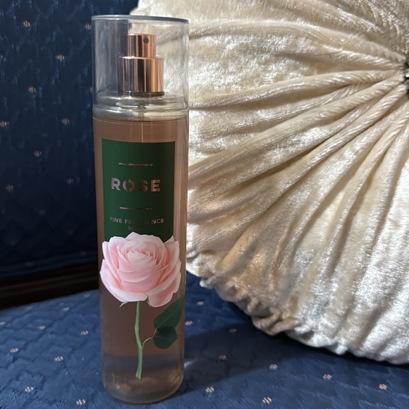 BATH & BODY WORKS SET. . . ROSE SCENT - Picture 3 of 6